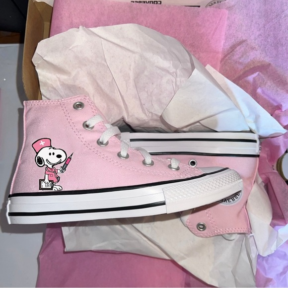 New Women’s Nursing Snoopy Pink Converse